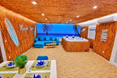 Coin salon dans l'établissement PLAYA SPA-4 Pers-Jacuzzi-Parking-Jardin-Clim-Colmar