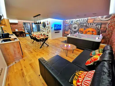 Coin salon dans l'établissement LOFT & SPA-6 Pers-Jacuzzi-Parking-Jardin-Clim-Colmar