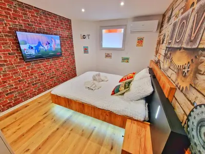 Un ou plusieurs lits dans un hébergement de l'établissement LOFT & SPA-6 Pers-Jacuzzi-Parking-Jardin-Clim-Colmar