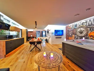 Télévision ou salle de divertissement dans l'établissement LOFT & SPA-6 Pers-Jacuzzi-Parking-Jardin-Clim-Colmar
