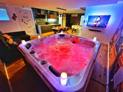 Télévision ou salle de divertissement dans l'établissement LOFT & SPA-6 Pers-Jacuzzi-Parking-Jardin-Clim-Colmar