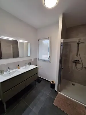 Salle de bains dans l'établissement Gîte les Bret'Zen