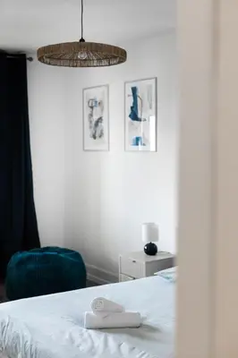 Un ou plusieurs lits dans un hébergement de l'établissement Saint-Louis Centre, Logement idéal voyageurs