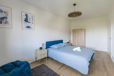Un ou plusieurs lits dans un hébergement de l'établissement Saint-Louis Centre, Logement idéal voyageurs