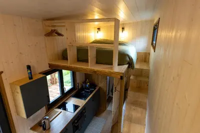 Télévision ou salle de divertissement dans l'établissement Tiny house à la ferme