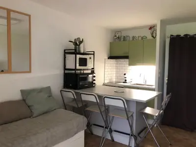 Cuisine ou kitchenette dans l'établissement Studio cosy avec terrasse & vue sur pistes