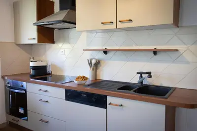 Cuisine ou kitchenette dans l'établissement Au vignoble 94