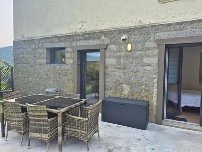 Terrasse ou espace extérieur de l'établissement Le Reflet des Sommets - Sauna, jardin et terrasse