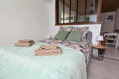Un ou plusieurs lits dans un hébergement de l'établissement Apt 32m2, Calme, Fast WiFi