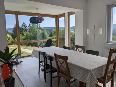 Vue générale sur la montagne ou vue sur la montagne depuis la maison de vacances