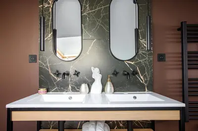 Salle de bains dans l'établissement Suite Choco Love and SPA