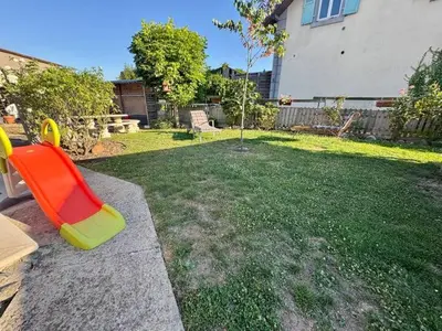 Jardin de l'établissement Appartement moderne, neuf et tout confort