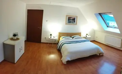 Un ou plusieurs lits dans un hébergement de l'établissement Villa au calme avec piscine et jacuzzi