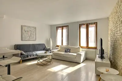 Coin salon dans l'établissement Le Repaire du Lion - Quadruplex - 10 voyageurs