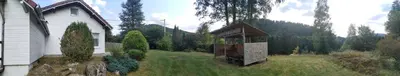 Jardin de l'établissement Chalet le Ponderosa