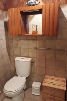Salle de bains dans l'établissement Les Ecureuils