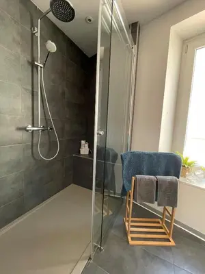 Salle de bains dans l'établissement Les Myrtilles