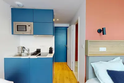 Cuisine ou kitchenette dans l'établissement Résidence CoLiving Porte de France - Self Check In by Homenhancement