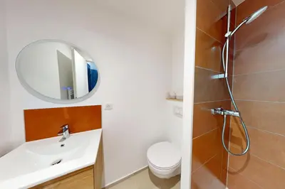 Salle de bains dans l'établissement Résidence CoLiving Porte de France - Self Check In by Homenhancement