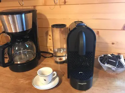 Plateau bouilloire dans l'établissement Chalet scandinave
