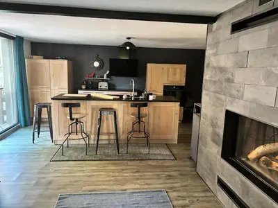 Cuisine ou kitchenette dans l'établissement Maison en lisière de forêt, montagne et vignobles