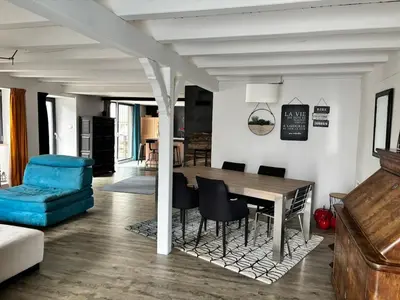 Coin salon dans l'établissement Maison en lisière de forêt, montagne et vignobles
