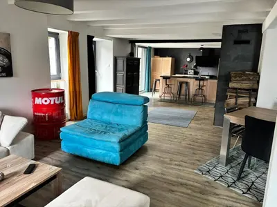 Coin salon dans l'établissement Maison en lisière de forêt, montagne et vignobles
