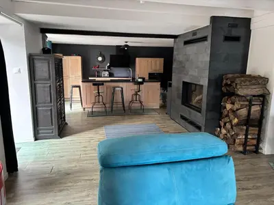Cuisine ou kitchenette dans l'établissement Maison en lisière de forêt, montagne et vignobles