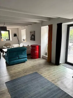 Coin salon dans l'établissement Maison en lisière de forêt, montagne et vignobles