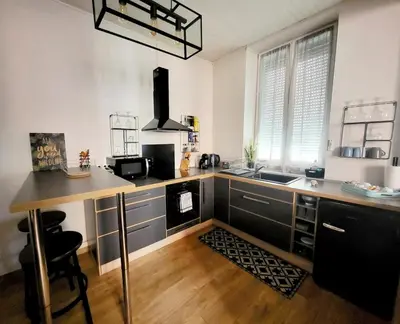 Cuisine ou kitchenette dans l'établissement Escale meublée