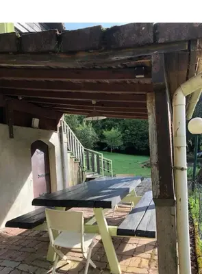 Balcon ou terrasse dans l'établissement Chalet autonome avec étang pleine nature