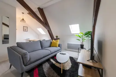 Coin salon dans l'établissement Très bel appartement proche centre Stationnement rue Gratuit