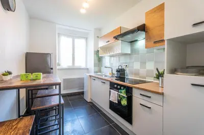 Cuisine ou kitchenette dans l'établissement Le Bantz 3 Appartement Mulhouse Wi-Fi