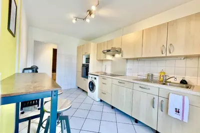 Cuisine ou kitchenette dans l'établissement Vignobles Pistes Cyclables Garage Vélo à Colmar