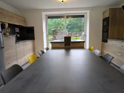 Cuisine ou kitchenette dans l'établissement Gîte de charme dans Les Vosges du sud, parfait pour 14 personnes - FR-1-583-511