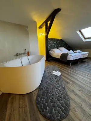 Un ou plusieurs lits dans un hébergement de l'établissement Just In Colmar, maison complète avec parking privé
