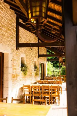 Restaurant ou autre lieu de restauration dans l'établissement Domaine de la Papeterie, Chambres d'hôtes-GR5-Hexatrek