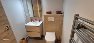 Salle de bains dans l'établissement CHEZ GERALDINE GITES à LA FERME
