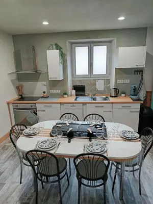 Cuisine ou kitchenette dans l'établissement Cap Vosges 3 étoiles, Jeux et Balnéo, entre Vosges et Alsace