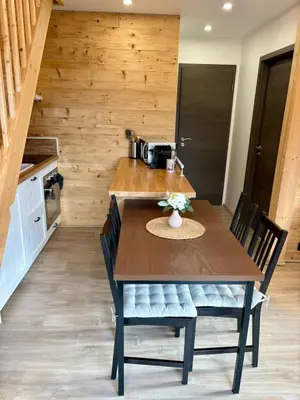 Cuisine ou kitchenette dans l'établissement Chalet Iris, spa privatif, 4p