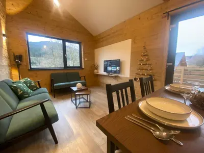 Télévision ou salle de divertissement dans l'établissement Chalet Iris, spa privatif, 4p
