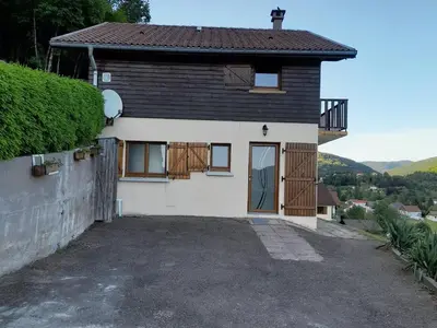 Vue générale sur la montagne ou vue sur la montagne depuis la maison de vacances