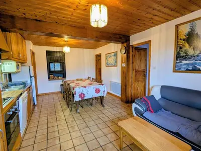 Cuisine ou kitchenette dans l'établissement Gîte Confortable au Cœur des Vosges - Animaux Acceptés - FR-1-589-839
