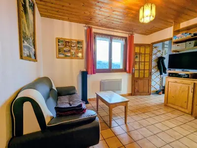 Télévision ou salle de divertissement dans l'établissement Gîte Confortable au Cœur des Vosges - Animaux Acceptés - FR-1-589-839