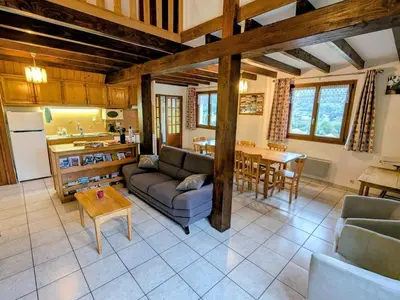 Cuisine ou kitchenette dans l'établissement Chalet familial dans le Parc des Vosges, wifi et animaux acceptés - FR-1-589-840