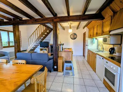 Cuisine ou kitchenette dans l'établissement Chalet familial dans le Parc des Vosges, wifi et animaux acceptés - FR-1-589-840