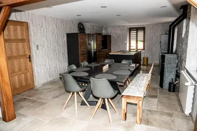 Télévision ou salle de divertissement dans l'établissement Gîte 4 à 10 Personnes avec sauna