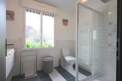 Salle de bains dans l'établissement La Parenthèse plein centre au calme à 300 m du lac
