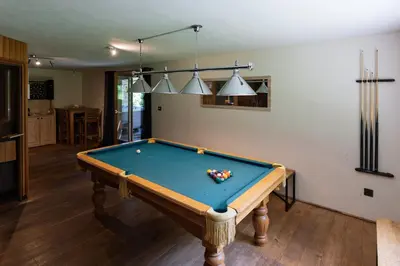 Billard dans l'établissement Chalet Les Lucioles, La Bresse 14p - SPA