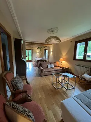 Coin salon dans l'établissement Nouveau, gîte RDVosges 5 chambres, jardin, calme, proche GERARDMER